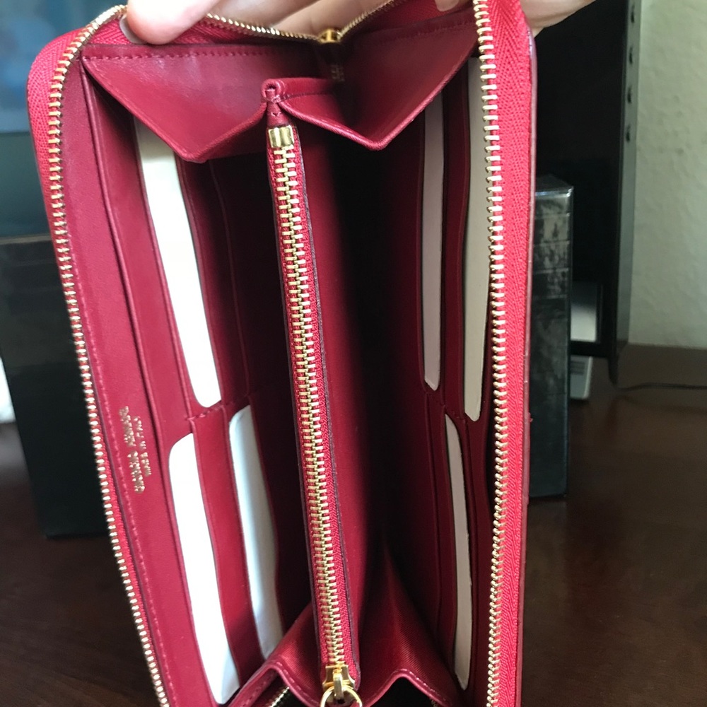 ⛔️SOLD/Authentic GIORGIO ARMANI leather zip wallet - Picture 5 of 8